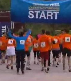 Рекорд в марафоне задом наперед